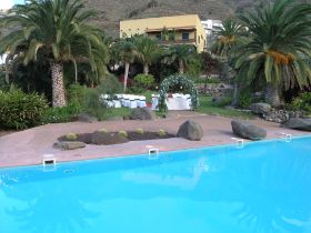 Hotel vista desde la piscina.jpg