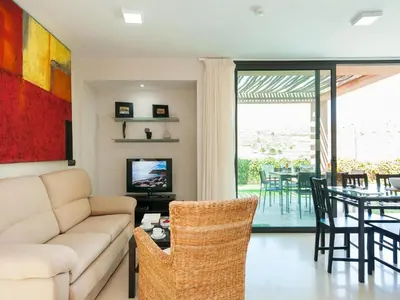 Una televisión o centro de entretenimiento en Top Salobre Villas by VillaGranCanaria