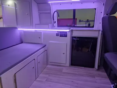 Una cocina o zona de cocina en Autocaravana Camper