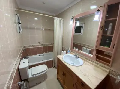 Un baño de Sand & Sun - 2 Bedrooms Apartment 50m beach