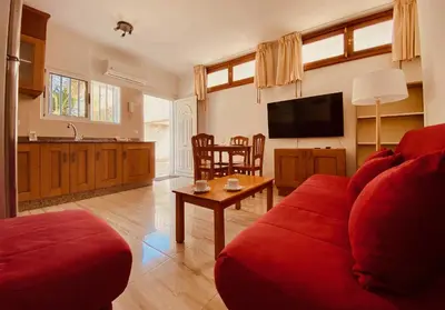 Una televisión o centro de entretenimiento en Click&Guest - Comfortable flat 2 close to the beach