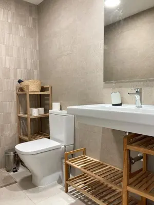 Un baño de Stylish family flat by Canary365