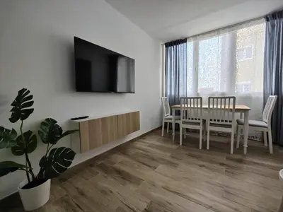 Una televisión o centro de entretenimiento en The Sound Of Ocean Waves