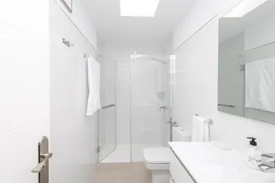 Un baño de Sea Views Private Terrace 2BR House near the Beach