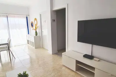 Una televisión o centro de entretenimiento en Kos Apartment - Elodie Paradise