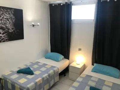 Cama o camas de una habitación en ALOE Suite Laurent-Gael