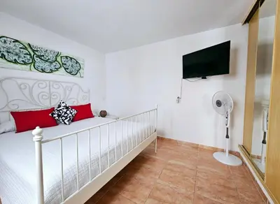 Una televisión o centro de entretenimiento en El Caramelito 3