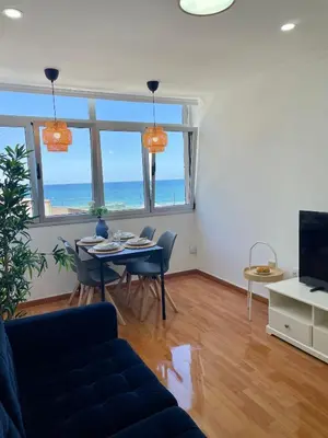 Una televisión o centro de entretenimiento en Las Canteras View Home