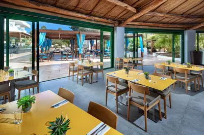 Un restaurante o sitio para comer en Hotel Gran Canaria Princess - Adults Only