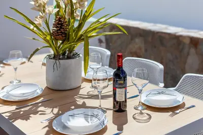 Bebidas en Casa LOLA - Renovated Apt close to Center and Beach
