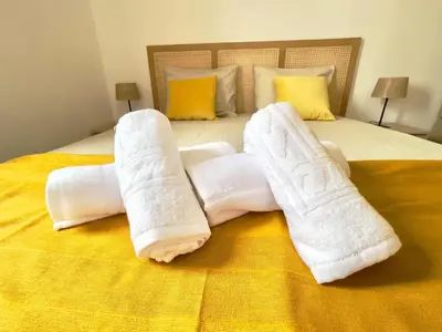 Cama o camas de una habitación en Sunrise Terrace Apartment