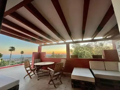 Un balcón o terraza de Sunset and oceanview 1 bedroom apartment with shared pool