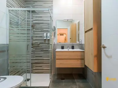 Un baño de 2 mins from Beach - Workstations - Parking - Bikes