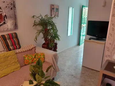 Una televisión o centro de entretenimiento en Dunes Beach Apartment