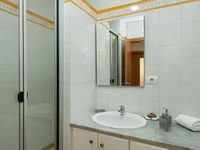 Un baño de Beach house 50 meters from the beach for a complete holiday
