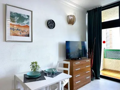 Una televisión o centro de entretenimiento en Las Dunas DM sea view