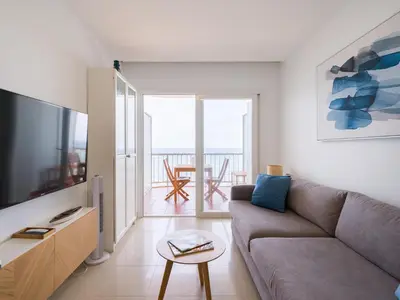 Una televisión o centro de entretenimiento en Apartamento Primera línea playa