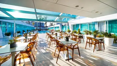 Un restaurante o sitio para comer en Hotel Nayra - Adults Only
