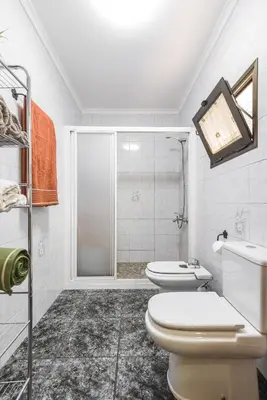 Un baño de Raíces Vivas Vivienda Vacacional