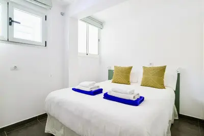 Cama o camas de una habitación en Charming 2 Bedroom Retreat with Beachfront Views
