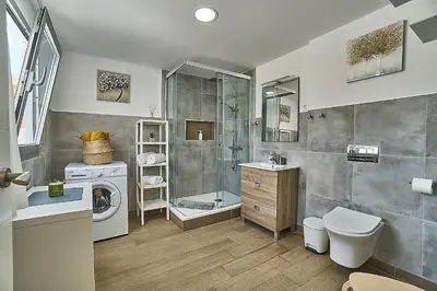 Un baño de Malibú Canteras Panoramic Studio