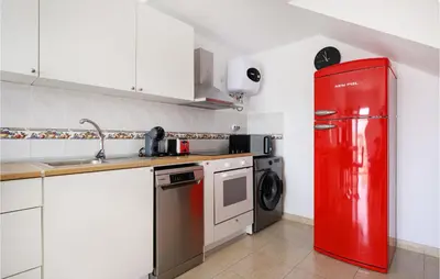 Una cocina o zona de cocina en Nice Home In Puerto Rico De Gran Ca
