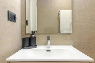 Un baño de Flatguest Urban Haven