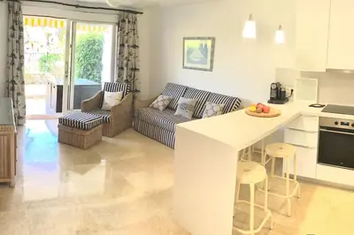 Una cocina o zona de cocina en Apartamento junto a la playa
