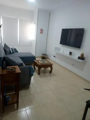 Una televisión o centro de entretenimiento en NIVARIA SUITE