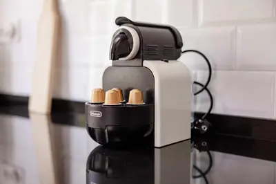 Utensilios para hacer té y café en Deluxe Los Porches - by Gestión Vacacional Canarias