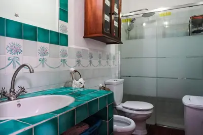 Un baño de Casa Yeyo, Lomo Bermejo