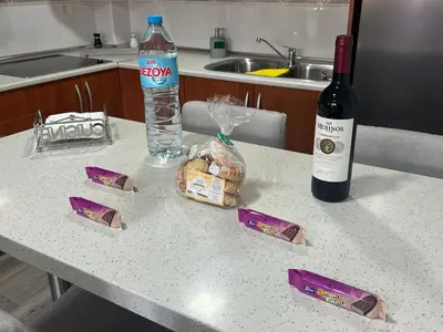 Una cocina o zona de cocina en Acogedor apartamento con piscina yedae