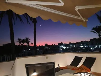 Un balcón o terraza de Appartamento Maspalomas Vista Golf con piscina