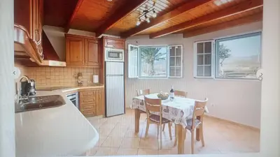 Una cocina o zona de cocina en casa los abuelos 2