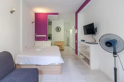 Una televisión o centro de entretenimiento en Malva Studio
