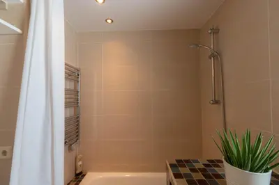 Un baño de Hilltop Vista Apartment