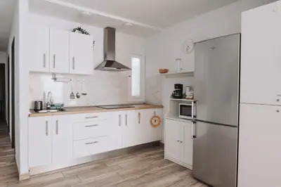 Una cocina o zona de cocina en Beachfront Apartment incl highspeed WIFI
