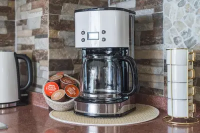 Utensilios para hacer té y café en CHIC, COSY & QUIET Apartment near the beach