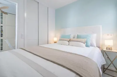 Cama o camas de una habitación en CHIC, COSY & QUIET Apartment near the beach