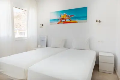 Cama o camas de una habitación en Amazing cozy Villa Hugo Tauro with Jacuzzi, Pool, Wi-Fi
