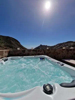 Piscina en o cerca de Amazing cozy Villa Hugo Tauro with Jacuzzi, Pool, Wi-Fi