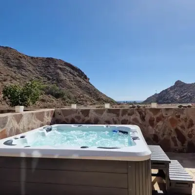 Amazing cozy Villa Hugo Tauro with Jacuzzi