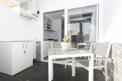 Una cocina o zona de cocina en K2 PLAYA DEL INGLES by Homestaygrancanaria