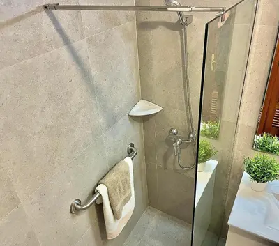 Un baño de Los Balandros 106 by SunHousesCanarias