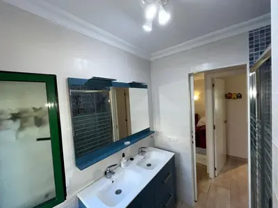 Un baño de CERCA PLAYA - 6 PERSONAS - IDEAL FAMILIAS