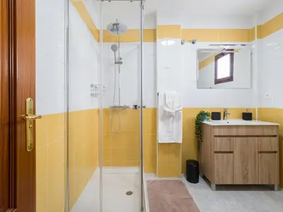 Un baño de Giraud II - Secluded beachfront duplex