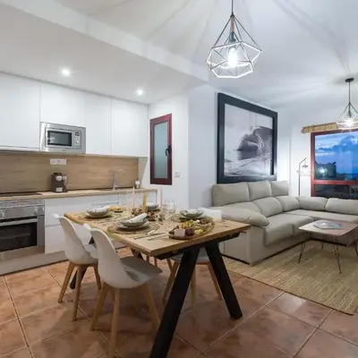 Giraud II - Secluded beachfront duplex