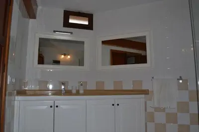 Un baño de La casa vieja de la Montaña