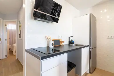 Una cocina o zona de cocina en OASIS PLAYA DEL INGLES 324 by Homestaygrancanaria