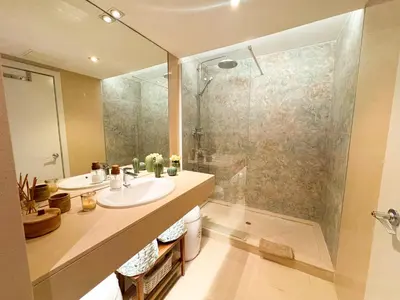 Un baño de Cosy villa with private pool by CanaryScape